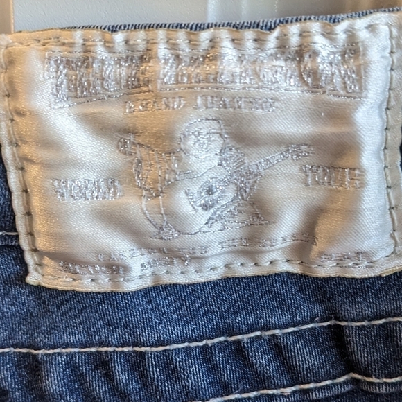 True Religion women's jeans size 25.  Silver badge on back of jeans. - Picture 9 of 9